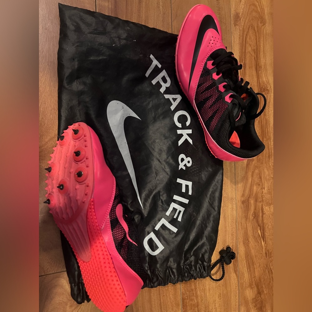 Red Nike rival S. Size 8